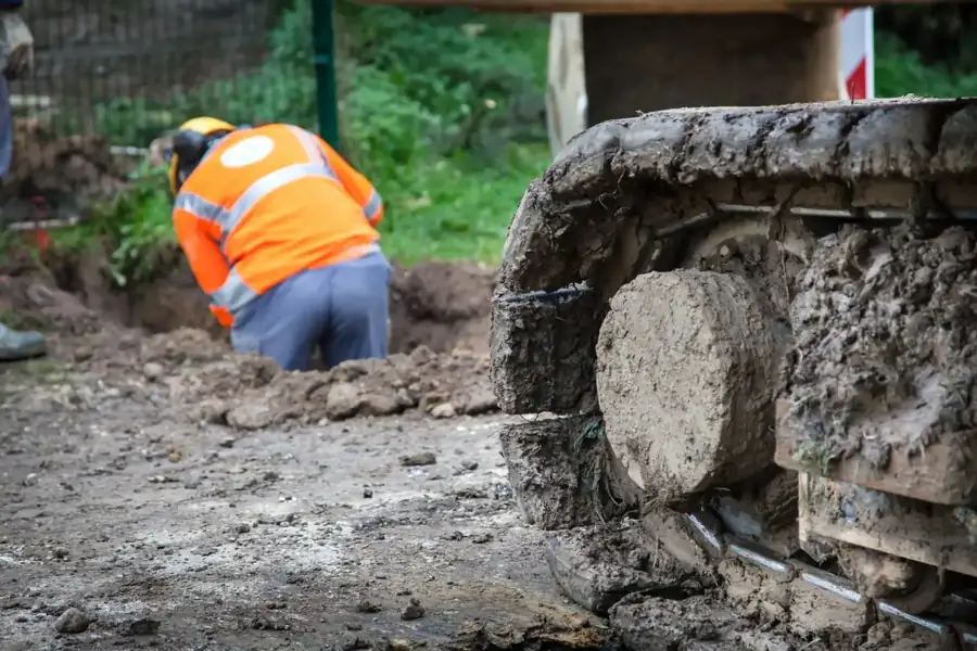 Chantier de terrassement à la mini-pelle dans l'Essonne par Gauthier Terrassement