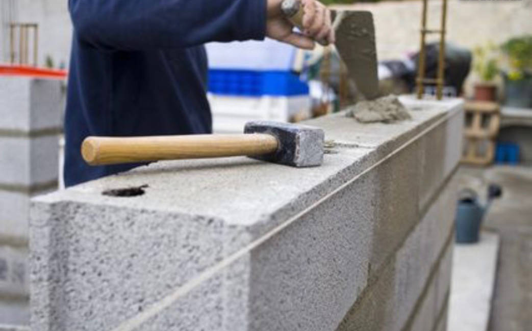 Muret en blocs béton maçonné dans l'Essonne