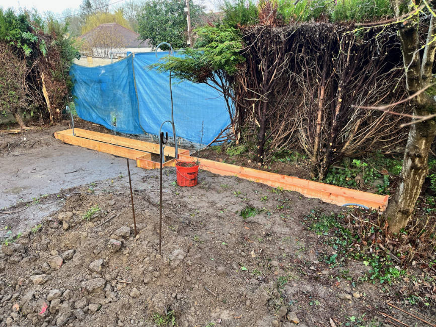 Préparation et nivellement du terrain avant la création d'une terrasse (Essonne 91)