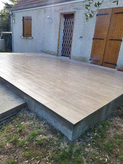 Terrasse surélevée avec soutènement réalisée dans l'Essonne (91)